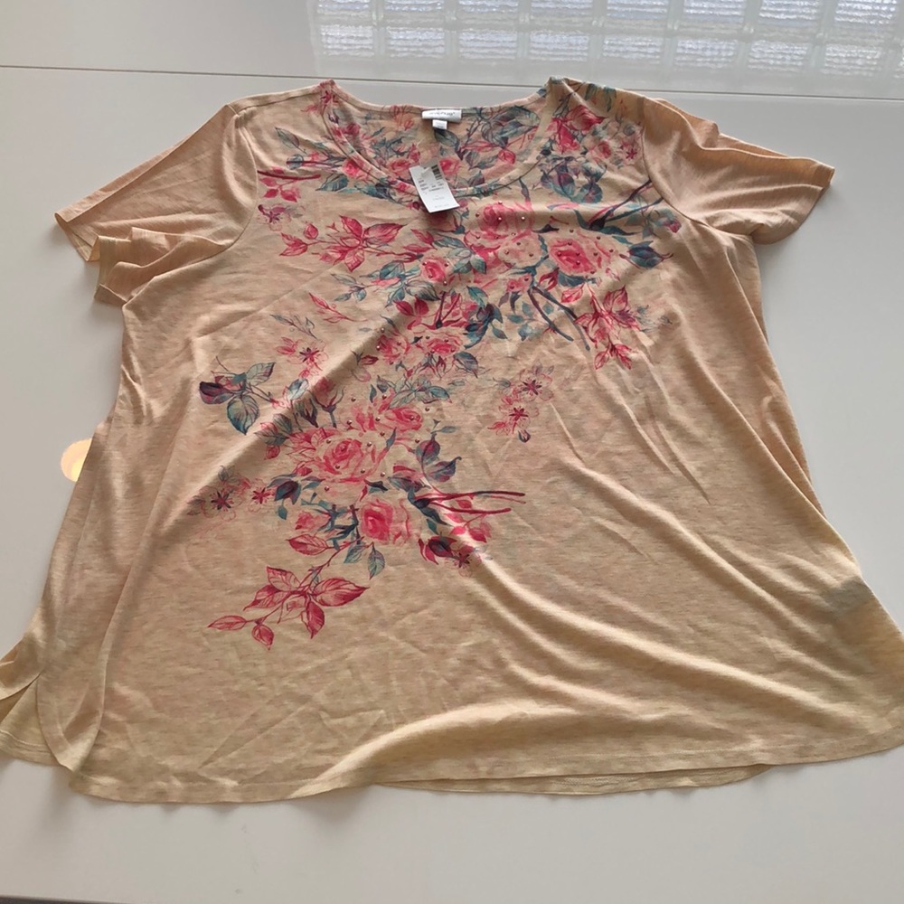 Avenue Floral top Brand New